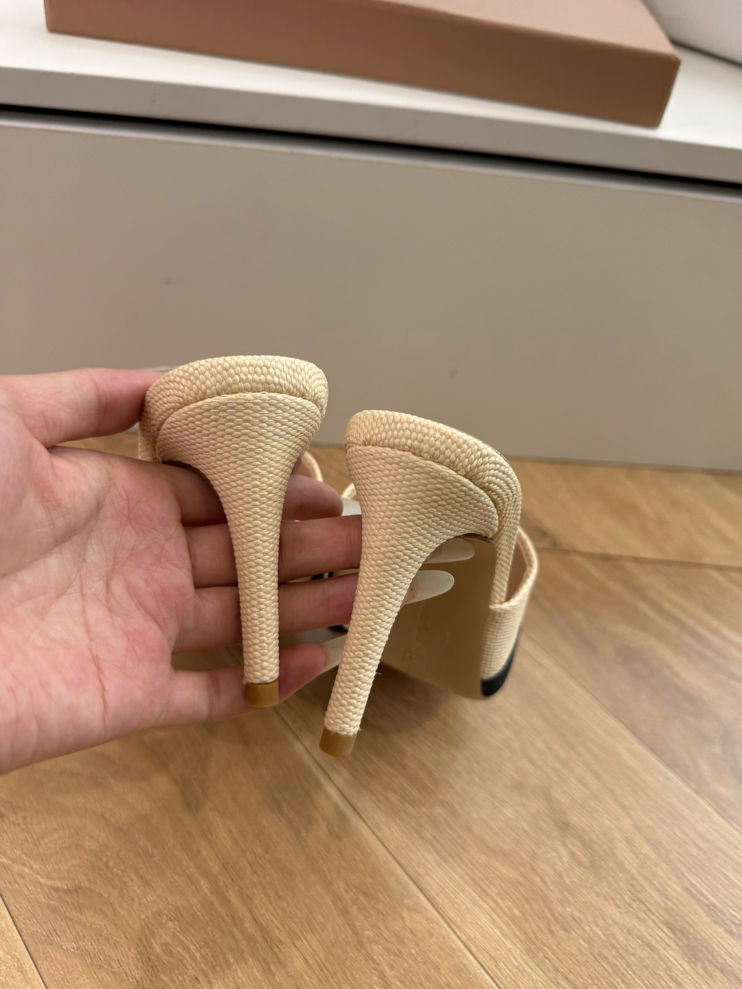 G305😀GianvitoRossi吉安维托罗西拖鞋凉鞋系列经典拖鞋凉鞋 超级百搭的一款单品 面料 ：原版材质 内里：选