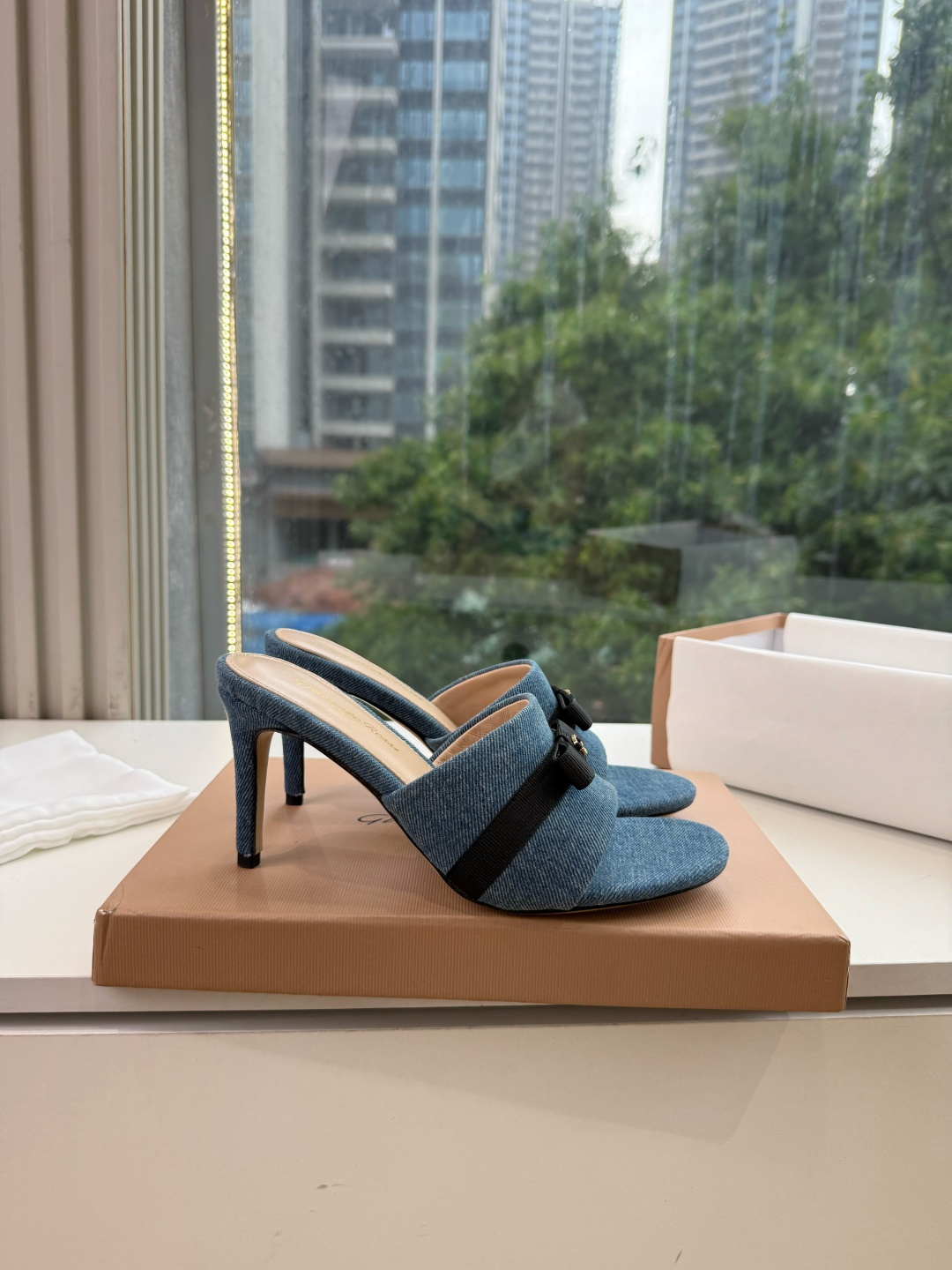 G305😀GianvitoRossi吉安维托罗西拖鞋凉鞋系列经典拖鞋凉鞋 超级百搭的一款单品 面料 ：原版材质 内里：选