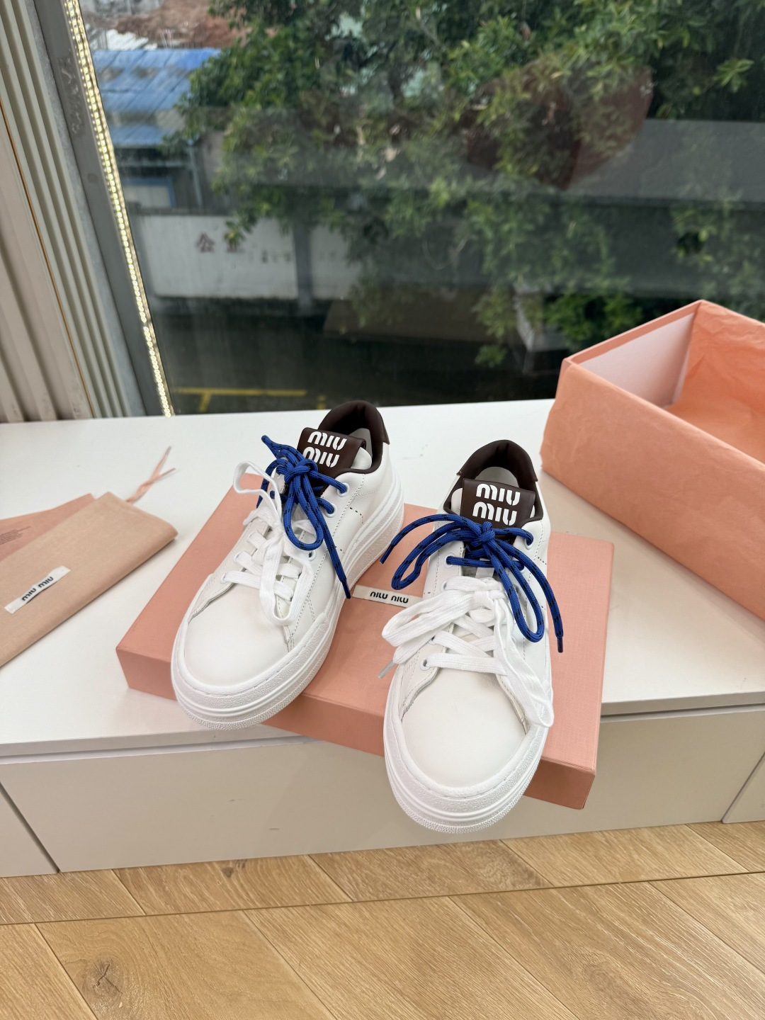 G08顶级缪缪春夏新款走秀MiuMiu饼干底透气休闲鞋秀场工艺来自Miu Miu系列的细节特写 新季的潮流此刻挚爱的概念 G08顶级缪缪春夏新款走秀MiuMiu饼干底透气休闲鞋秀场工艺来自Miu Miu系列的细节特写 新季的潮流此刻挚爱的概念