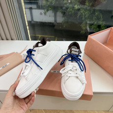 G08顶级缪缪春夏新款走秀MiuMiu饼干底透气休闲鞋秀场工艺来自Miu Miu系列的细节特写 新季的潮流此刻挚爱的概念 G08顶级缪缪春夏新款走秀MiuMiu饼干底透气休闲鞋秀场工艺来自Miu Miu系列的细节特写 新季的潮流此刻挚爱的概念