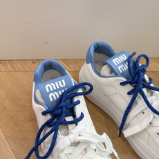 G08顶级缪缪春夏新款走秀MiuMiu饼干底透气休闲鞋秀场工艺来自Miu Miu系列的细节特写 新季的潮流此刻挚爱的概念 G08顶级缪缪春夏新款走秀MiuMiu饼干底透气休闲鞋秀场工艺来自Miu Miu系列的细节特写 新季的潮流此刻挚爱的概念