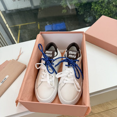 G08顶级缪缪春夏新款走秀MiuMiu饼干底透气休闲鞋秀场工艺来自Miu Miu系列的细节特写 新季的潮流此刻挚爱的概念 G08顶级缪缪春夏新款走秀MiuMiu饼干底透气休闲鞋秀场工艺来自Miu Miu系列的细节特写 新季的潮流此刻挚爱的概念