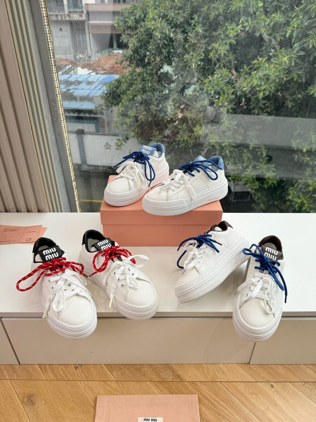 G08顶级缪缪春夏新款走秀MiuMiu饼干底透气休闲鞋秀场工艺来自Miu Miu系列的细节特写 新季的潮流此刻挚爱的概念