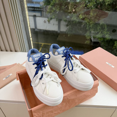 G08顶级缪缪春夏新款走秀MiuMiu饼干底透气休闲鞋秀场工艺来自Miu Miu系列的细节特写 新季的潮流此刻挚爱的概念 G08顶级缪缪春夏新款走秀MiuMiu饼干底透气休闲鞋秀场工艺来自Miu Miu系列的细节特写 新季的潮流此刻挚爱的概念