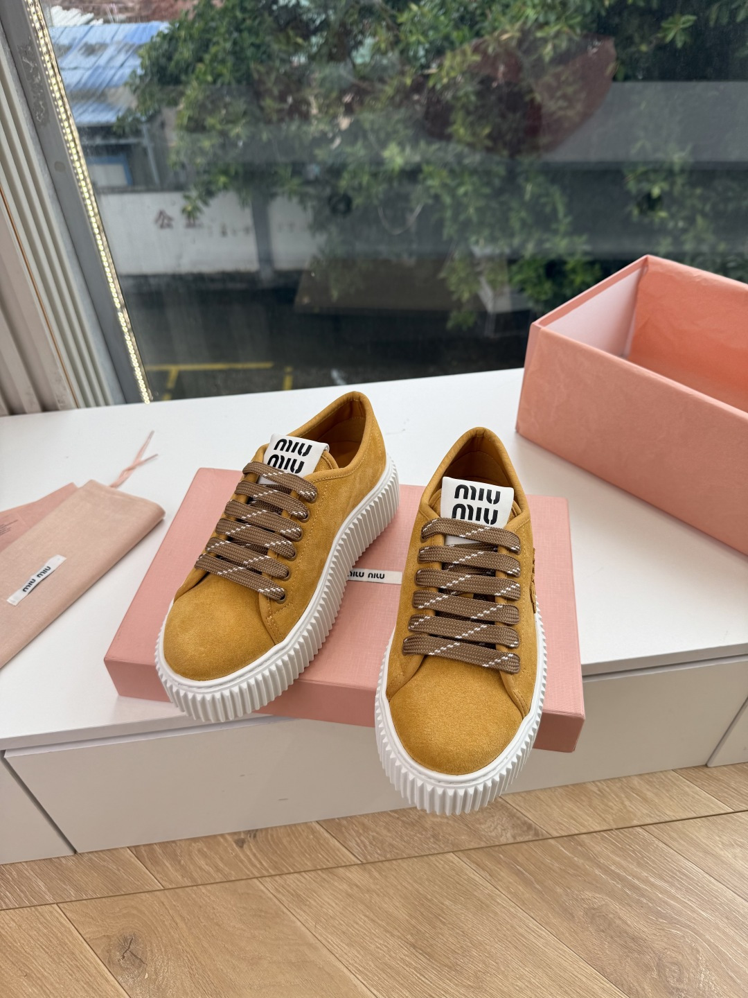 G021顶级缪缪春夏新款走秀MiuMiu饼干底透气休闲鞋秀场工艺来自Miu Miu系列的细节特写 新季的潮流此刻挚爱的概