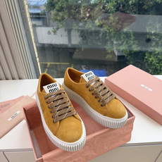 G021顶级缪缪春夏新款走秀MiuMiu饼干底透气休闲鞋秀场工艺来自Miu Miu系列的细节特写 新季的潮流此刻挚爱的概 G021顶级缪缪春夏新款走秀MiuMiu饼干底透气休闲鞋秀场工艺来自Miu Miu系列的细节特写 新季的潮流此刻挚爱的概