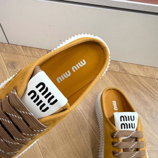 G021顶级缪缪春夏新款走秀MiuMiu饼干底透气休闲鞋秀场工艺来自Miu Miu系列的细节特写 新季的潮流此刻挚爱的概 G021顶级缪缪春夏新款走秀MiuMiu饼干底透气休闲鞋秀场工艺来自Miu Miu系列的细节特写 新季的潮流此刻挚爱的概