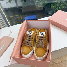 G021顶级缪缪春夏新款走秀MiuMiu饼干底透气休闲鞋秀场工艺来自Miu Miu系列的细节特写 新季的潮流此刻挚爱的概 G021顶级缪缪春夏新款走秀MiuMiu饼干底透气休闲鞋秀场工艺来自Miu Miu系列的细节特写 新季的潮流此刻挚爱的概