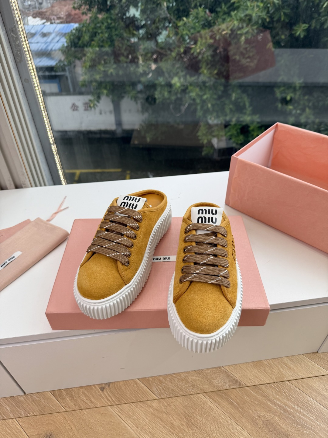 G021顶级缪缪春夏新款走秀MiuMiu饼干底透气休闲鞋秀场工艺来自Miu Miu系列的细节特写 新季的潮流此刻挚爱的概