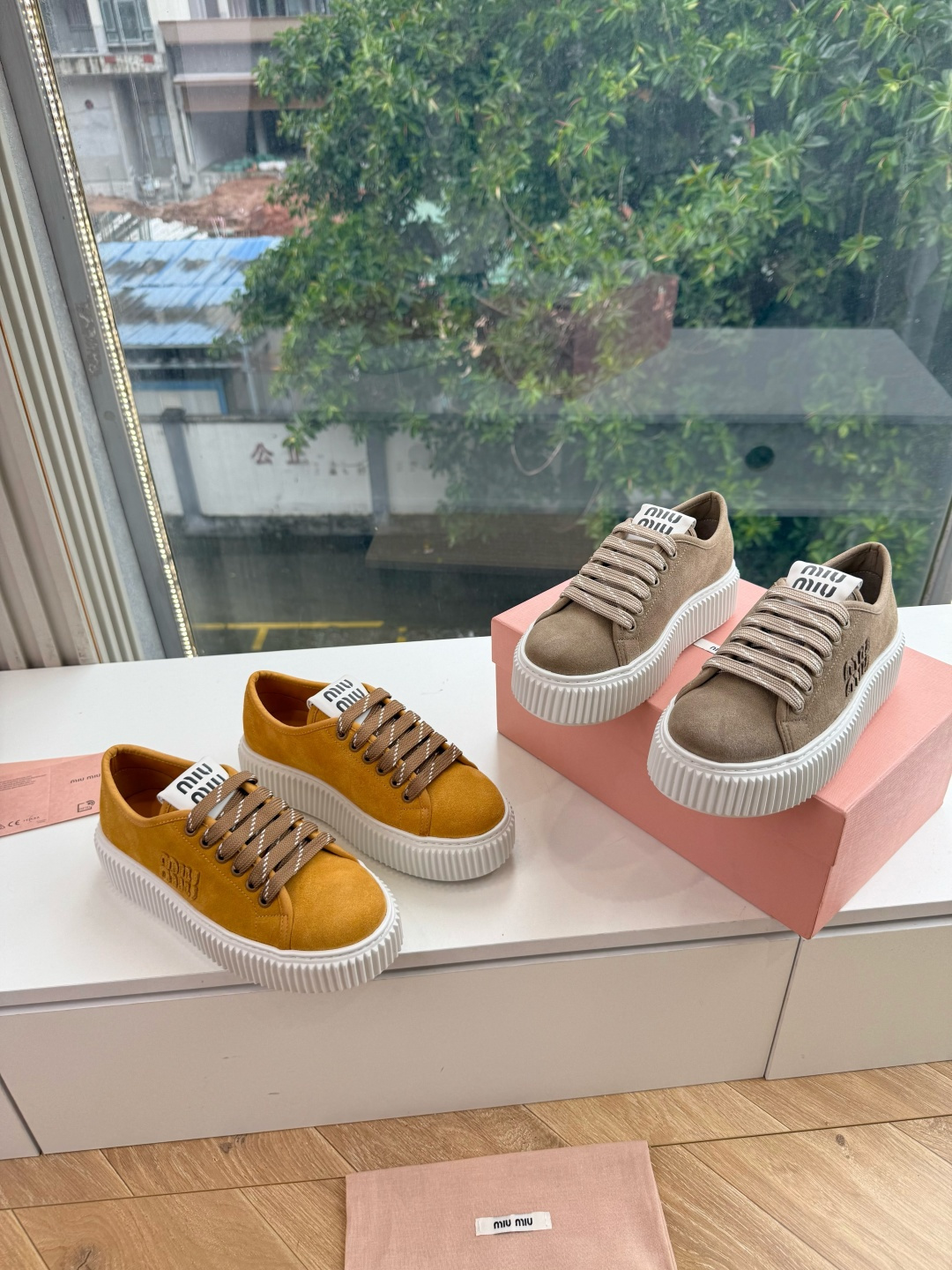 G021顶级缪缪春夏新款走秀MiuMiu饼干底透气休闲鞋秀场工艺来自Miu Miu系列的细节特写 新季的潮流此刻挚爱的概 G021顶级缪缪春夏新款走秀MiuMiu饼干底透气休闲鞋秀场工艺来自Miu Miu系列的细节特写 新季的潮流此刻挚爱的概