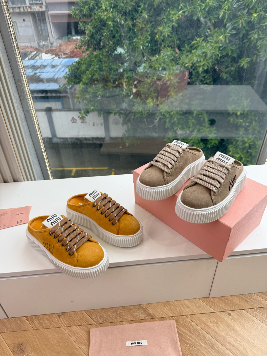 G021顶级缪缪春夏新款走秀MiuMiu饼干底透气休闲鞋秀场工艺来自Miu Miu系列的细节特写 新季的潮流此刻挚爱的概
