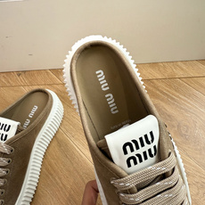 G021顶级缪缪春夏新款走秀MiuMiu饼干底透气休闲鞋秀场工艺来自Miu Miu系列的细节特写 新季的潮流此刻挚爱的概 G021顶级缪缪春夏新款走秀MiuMiu饼干底透气休闲鞋秀场工艺来自Miu Miu系列的细节特写 新季的潮流此刻挚爱的概