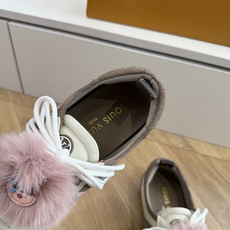 带装饰G000所见即所得2026年秀场上推出的 LV Footprint Soccer 芭蕾运动鞋是 Pharrell 带装饰G000所见即所得2026年秀场上推出的 LV Footprint Soccer 芭蕾运动鞋是 Pharrell