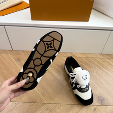 带装饰G000所见即所得2026年秀场上推出的 LV Footprint Soccer 芭蕾运动鞋是 Pharrell 带装饰G000所见即所得2026年秀场上推出的 LV Footprint Soccer 芭蕾运动鞋是 Pharrell