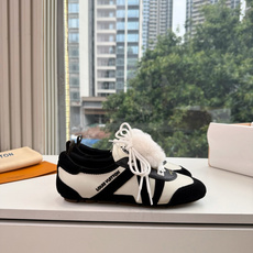 带装饰G000所见即所得2026年秀场上推出的 LV Footprint Soccer 芭蕾运动鞋是 Pharrell 带装饰G000所见即所得2026年秀场上推出的 LV Footprint Soccer 芭蕾运动鞋是 Pharrell