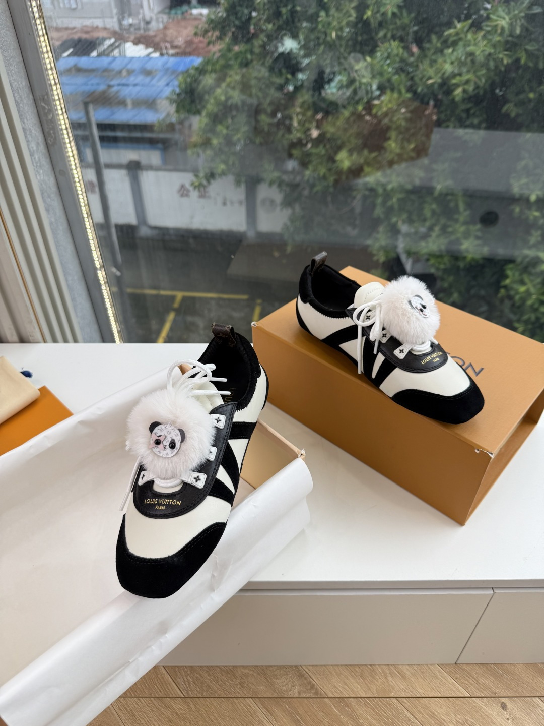 带装饰G000所见即所得2026年秀场上推出的 LV Footprint Soccer 芭蕾运动鞋是 Pharrell 带装饰G000所见即所得2026年秀场上推出的 LV Footprint Soccer 芭蕾运动鞋是 Pharrell