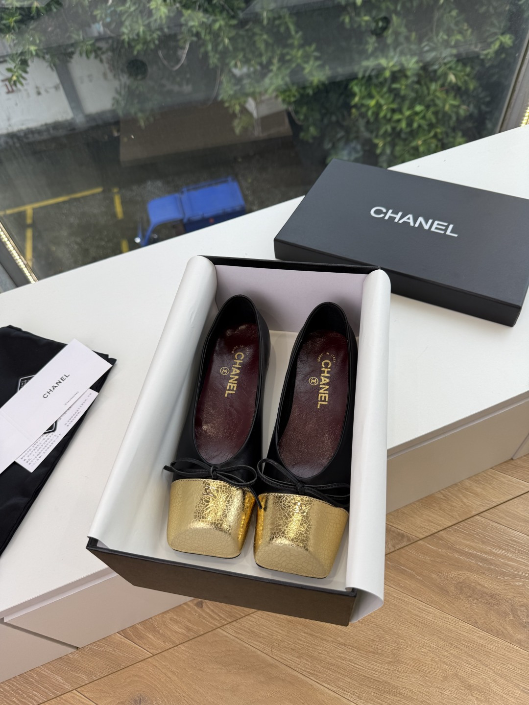 G189盒Chane*26ss新款玛丽珍单鞋 温柔名媛的氛围感缓缓蔓延，圆润鞋头搭配精巧的小蝴蝶结，撞色方头贴标是整双鞋