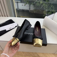 G189盒Chane*26ss新款玛丽珍单鞋 温柔名媛的氛围感缓缓蔓延,圆润鞋头搭配精巧的小蝴蝶结,撞色方头贴标是整双鞋 G189盒Chane*26ss新款玛丽珍单鞋 温柔名媛的氛围感缓缓蔓延,圆润鞋头搭配精巧的小蝴蝶结,撞色方头贴标是整双鞋