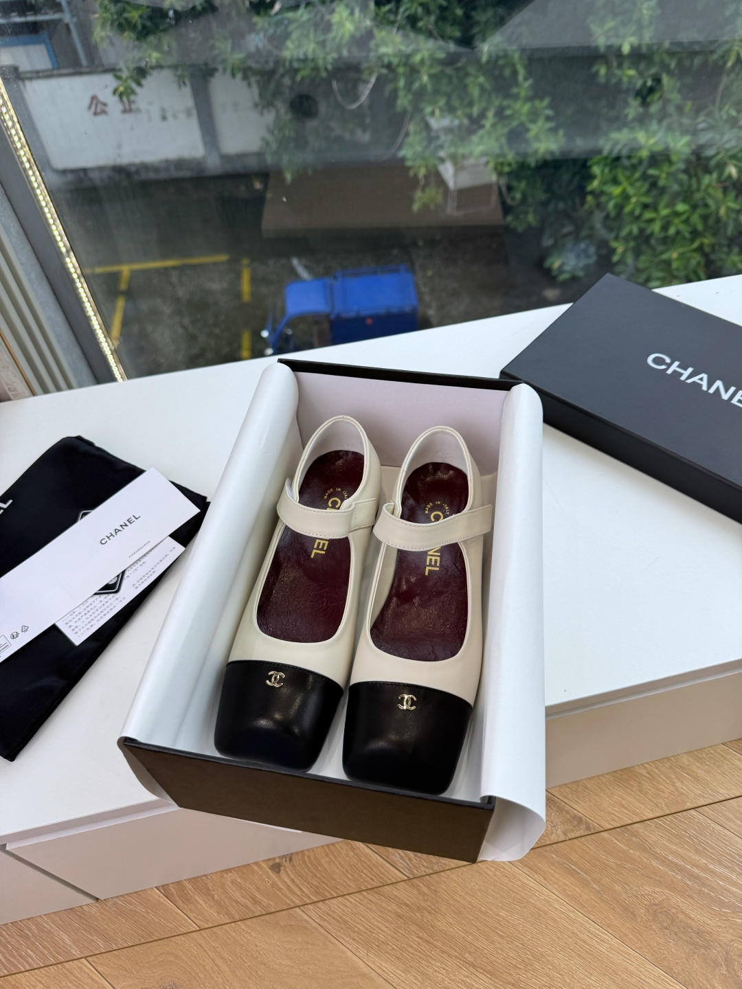 G189盒Chane*26ss新款玛丽珍单鞋 温柔名媛的氛围感缓缓蔓延，圆润鞋头搭配精巧的小蝴蝶结，撞色方头贴标是整双鞋