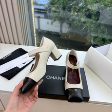G189盒Chane*26ss新款玛丽珍单鞋 温柔名媛的氛围感缓缓蔓延,圆润鞋头搭配精巧的小蝴蝶结,撞色方头贴标是整双鞋 G189盒Chane*26ss新款玛丽珍单鞋 温柔名媛的氛围感缓缓蔓延,圆润鞋头搭配精巧的小蝴蝶结,撞色方头贴标是整双鞋