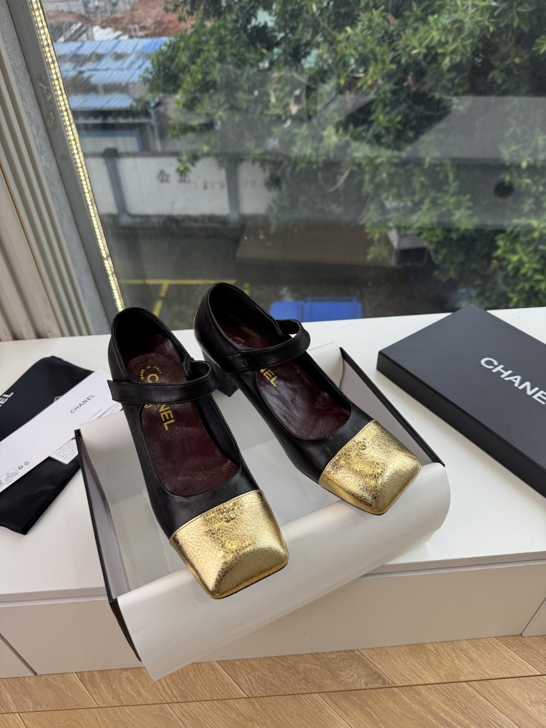 G189盒Chane*26ss新款玛丽珍单鞋 温柔名媛的氛围感缓缓蔓延,圆润鞋头搭配精巧的小蝴蝶结,撞色方头贴标是整双鞋 G189盒Chane*26ss新款玛丽珍单鞋 温柔名媛的氛围感缓缓蔓延,圆润鞋头搭配精巧的小蝴蝶结,撞色方头贴标是整双鞋