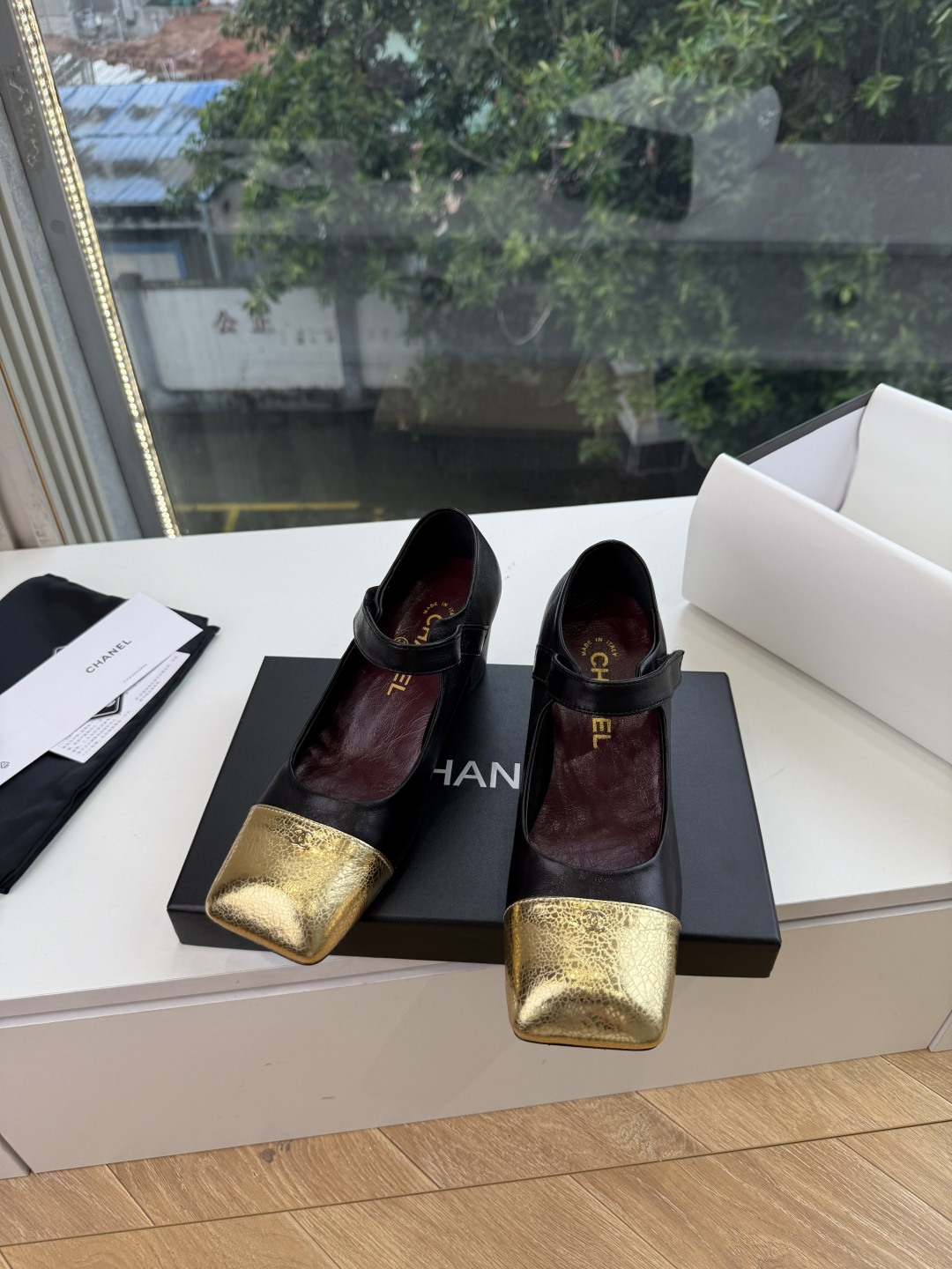 G189盒Chane*26ss新款玛丽珍单鞋 温柔名媛的氛围感缓缓蔓延,圆润鞋头搭配精巧的小蝴蝶结,撞色方头贴标是整双鞋 G189盒Chane*26ss新款玛丽珍单鞋 温柔名媛的氛围感缓缓蔓延,圆润鞋头搭配精巧的小蝴蝶结,撞色方头贴标是整双鞋