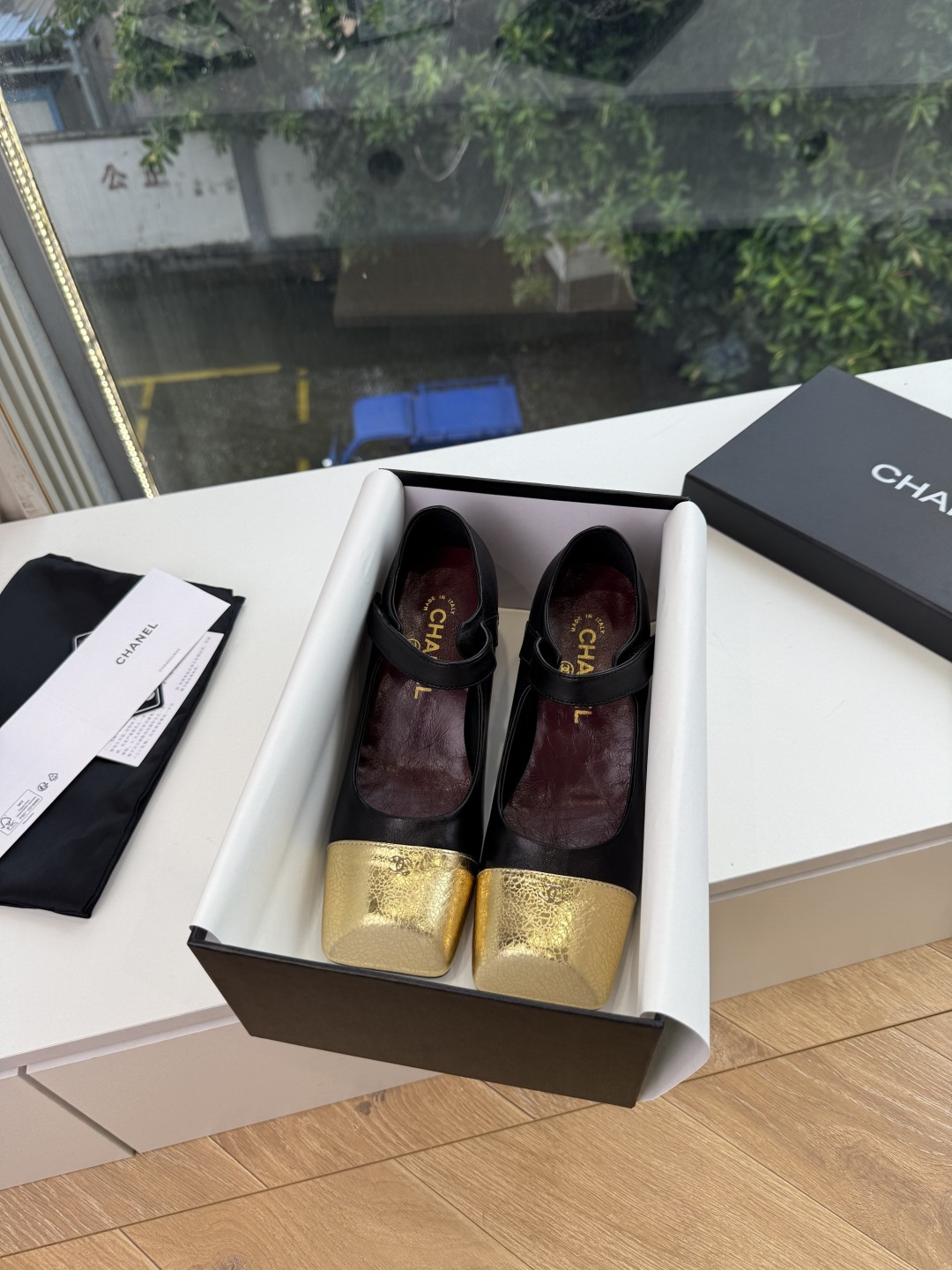 G189盒Chane*26ss新款玛丽珍单鞋 温柔名媛的氛围感缓缓蔓延，圆润鞋头搭配精巧的小蝴蝶结，撞色方头贴标是整双鞋