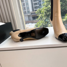 G238级CHANE*2026小香奈儿切尔西短靴妥妥的自留款!!比经典款Slingback舒服太多啦!每个颜色上脚都很显 G238级CHANE*2026小香奈儿切尔西短靴妥妥的自留款!!比经典款Slingback舒服太多啦!每个颜色上脚都很显