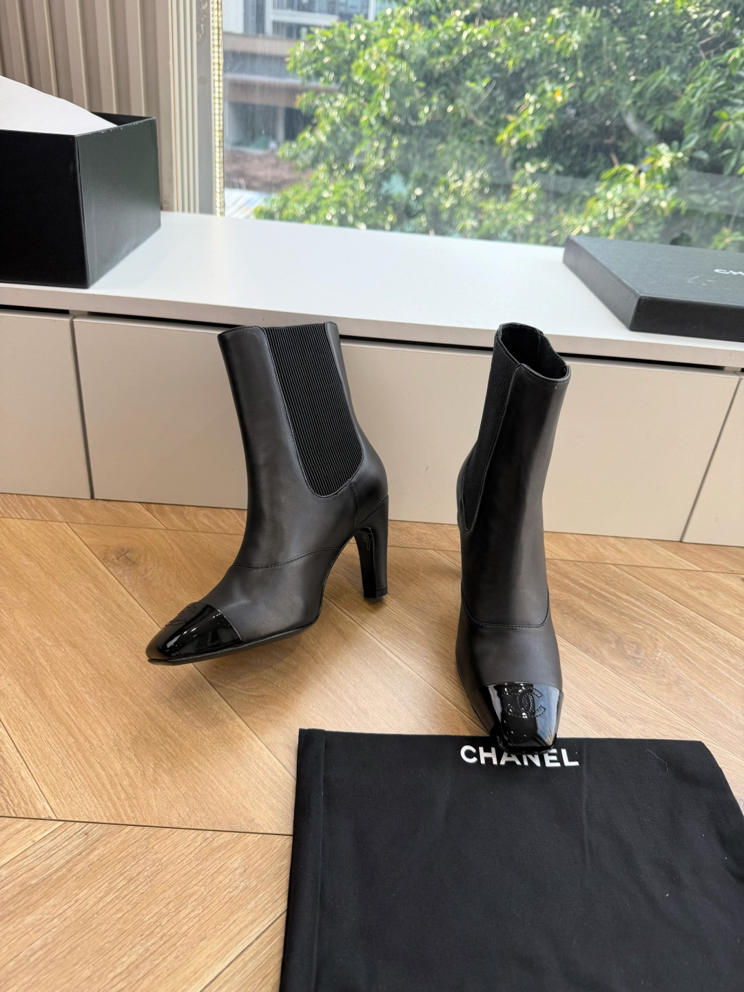 G238级CHANE*2026小香奈儿切尔西短靴妥妥的自留款！！比经典款Slingback舒服太多啦！每个颜色上脚都很显