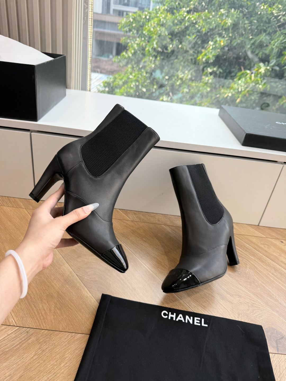 G238级CHANE*2026小香奈儿切尔西短靴妥妥的自留款！！比经典款Slingback舒服太多啦！每个颜色上脚都很显