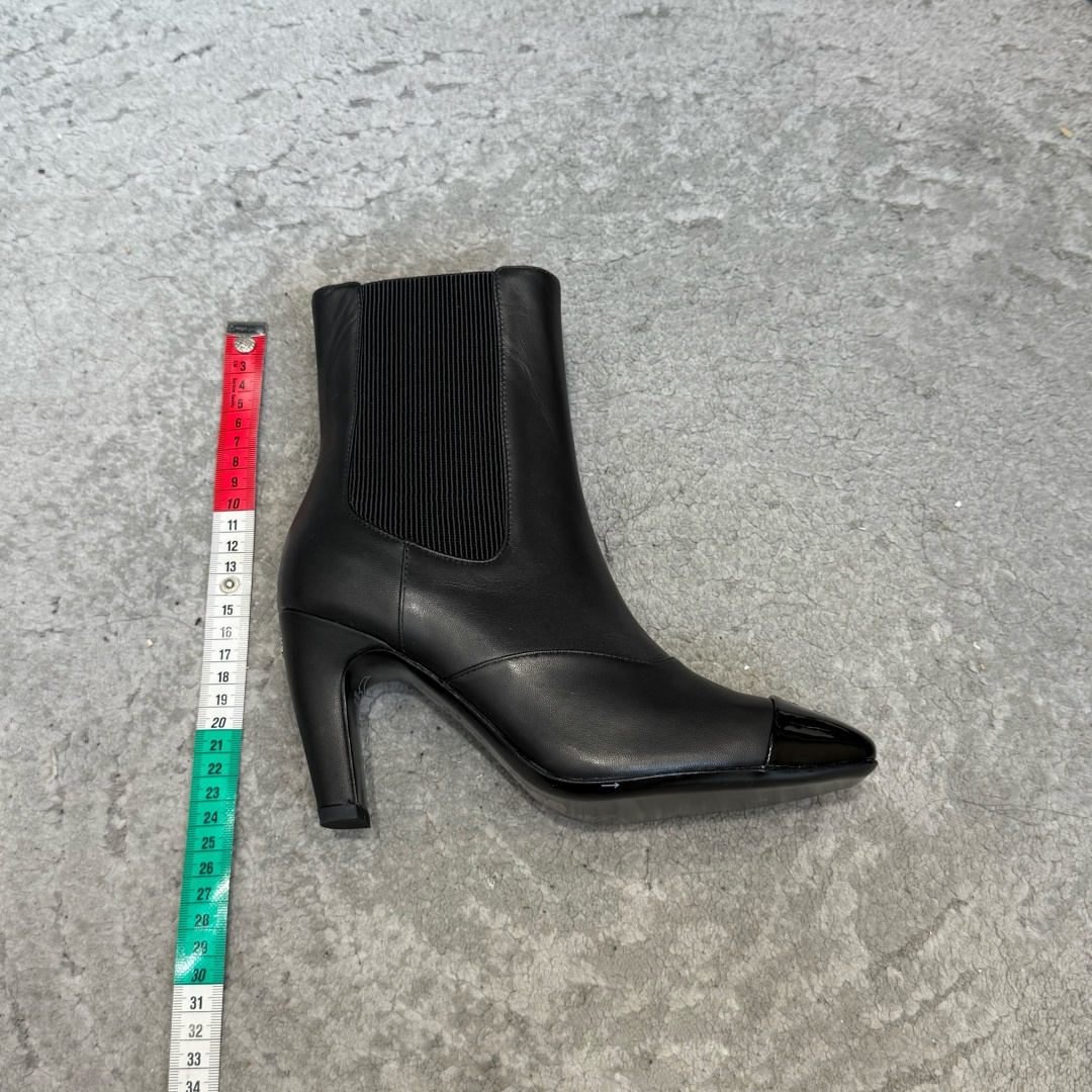G238级CHANE*2026小香奈儿切尔西短靴妥妥的自留款！！比经典款Slingback舒服太多啦！每个颜色上脚都很显