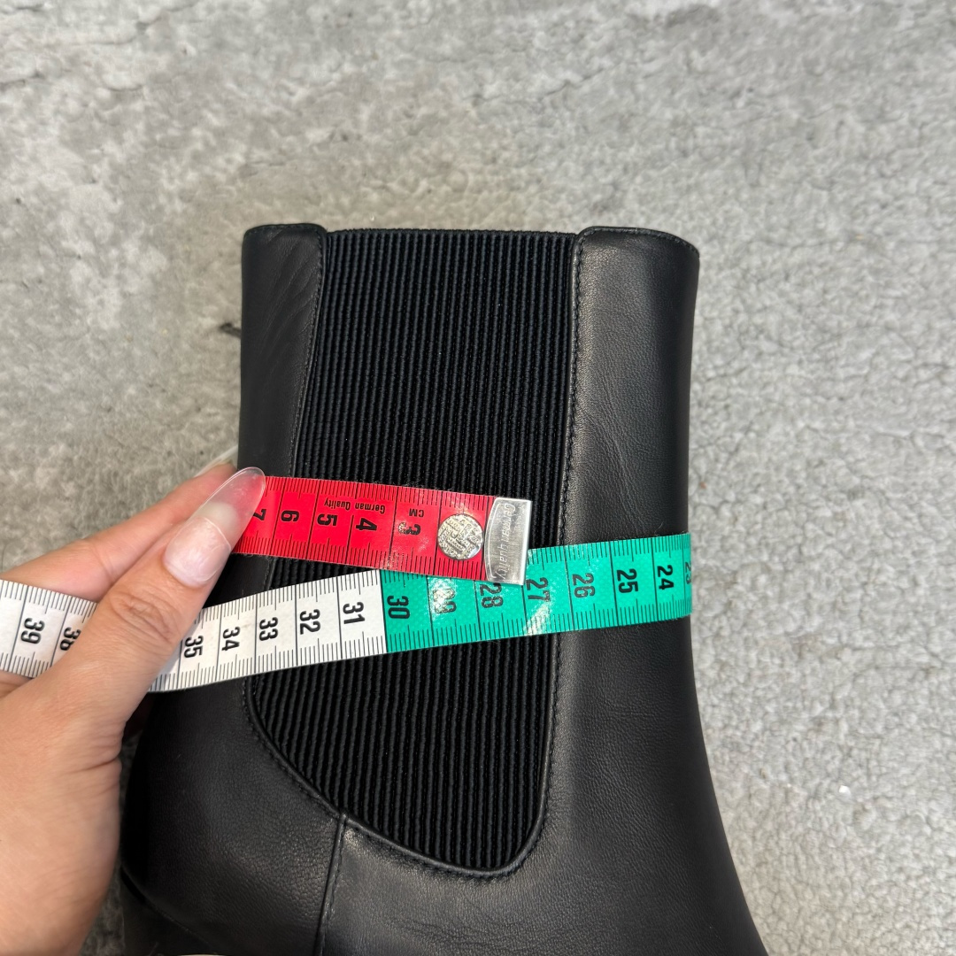 G238级CHANE*2026小香奈儿切尔西短靴妥妥的自留款！！比经典款Slingback舒服太多啦！每个颜色上脚都很显
