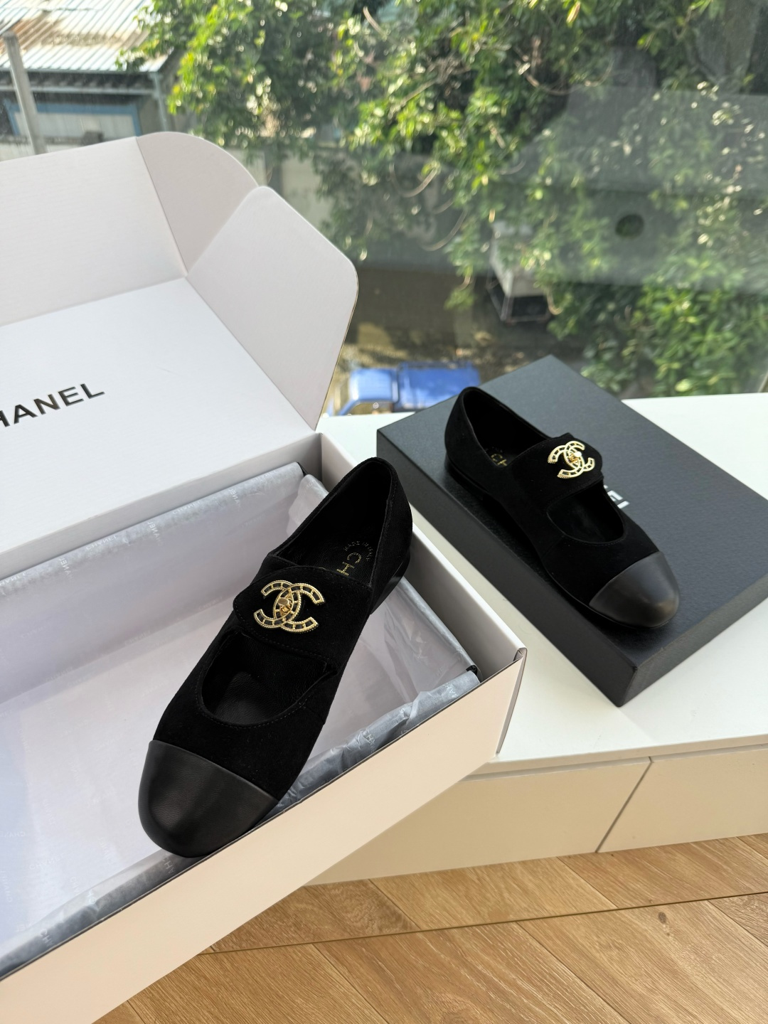 G027带飞机盒Chane*26ss夏季新款玛丽珍单鞋 温柔名媛的氛围感缓缓蔓延,圆润鞋头搭配精巧的小蝴蝶结,撞色方头贴 G027带飞机盒Chane*26ss夏季新款玛丽珍单鞋 温柔名媛的氛围感缓缓蔓延,圆润鞋头搭配精巧的小蝴蝶结,撞色方头贴