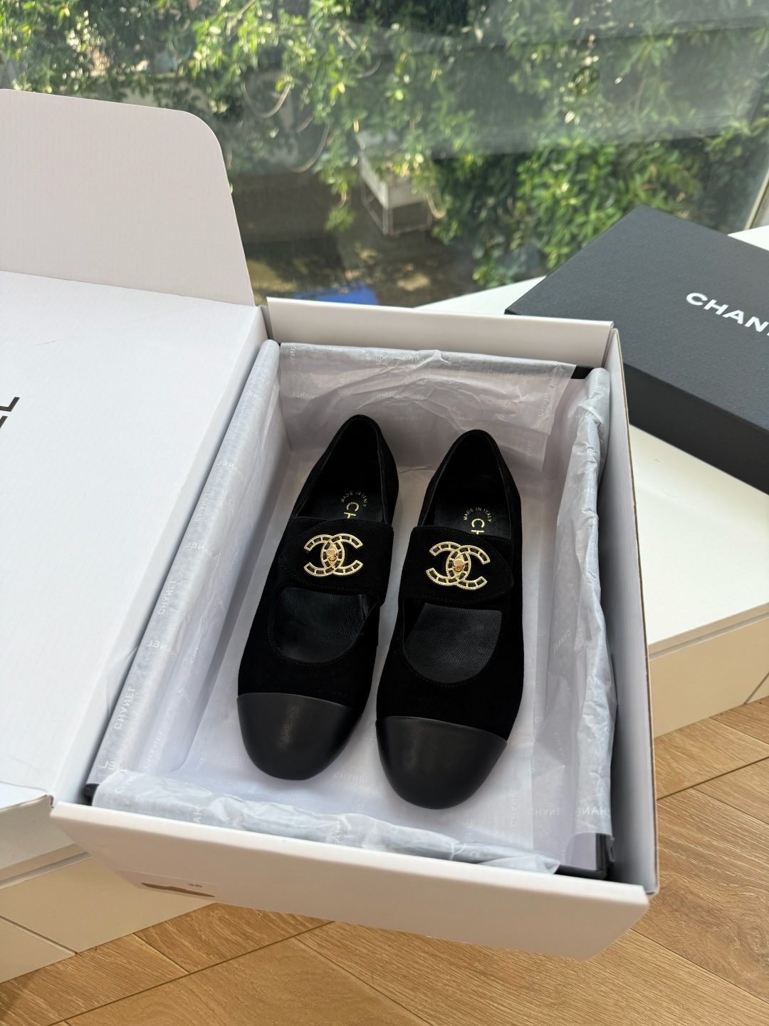 G027带飞机盒Chane*26ss夏季新款玛丽珍单鞋 温柔名媛的氛围感缓缓蔓延，圆润鞋头搭配精巧的小蝴蝶结，撞色方头贴
