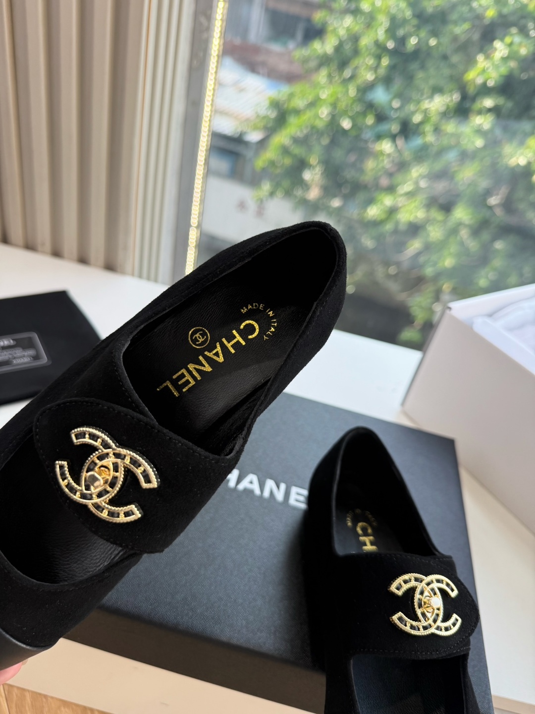 G027带飞机盒Chane*26ss夏季新款玛丽珍单鞋 温柔名媛的氛围感缓缓蔓延,圆润鞋头搭配精巧的小蝴蝶结,撞色方头贴 G027带飞机盒Chane*26ss夏季新款玛丽珍单鞋 温柔名媛的氛围感缓缓蔓延,圆润鞋头搭配精巧的小蝴蝶结,撞色方头贴