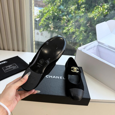 G027带飞机盒Chane*26ss夏季新款玛丽珍单鞋 温柔名媛的氛围感缓缓蔓延,圆润鞋头搭配精巧的小蝴蝶结,撞色方头贴 G027带飞机盒Chane*26ss夏季新款玛丽珍单鞋 温柔名媛的氛围感缓缓蔓延,圆润鞋头搭配精巧的小蝴蝶结,撞色方头贴