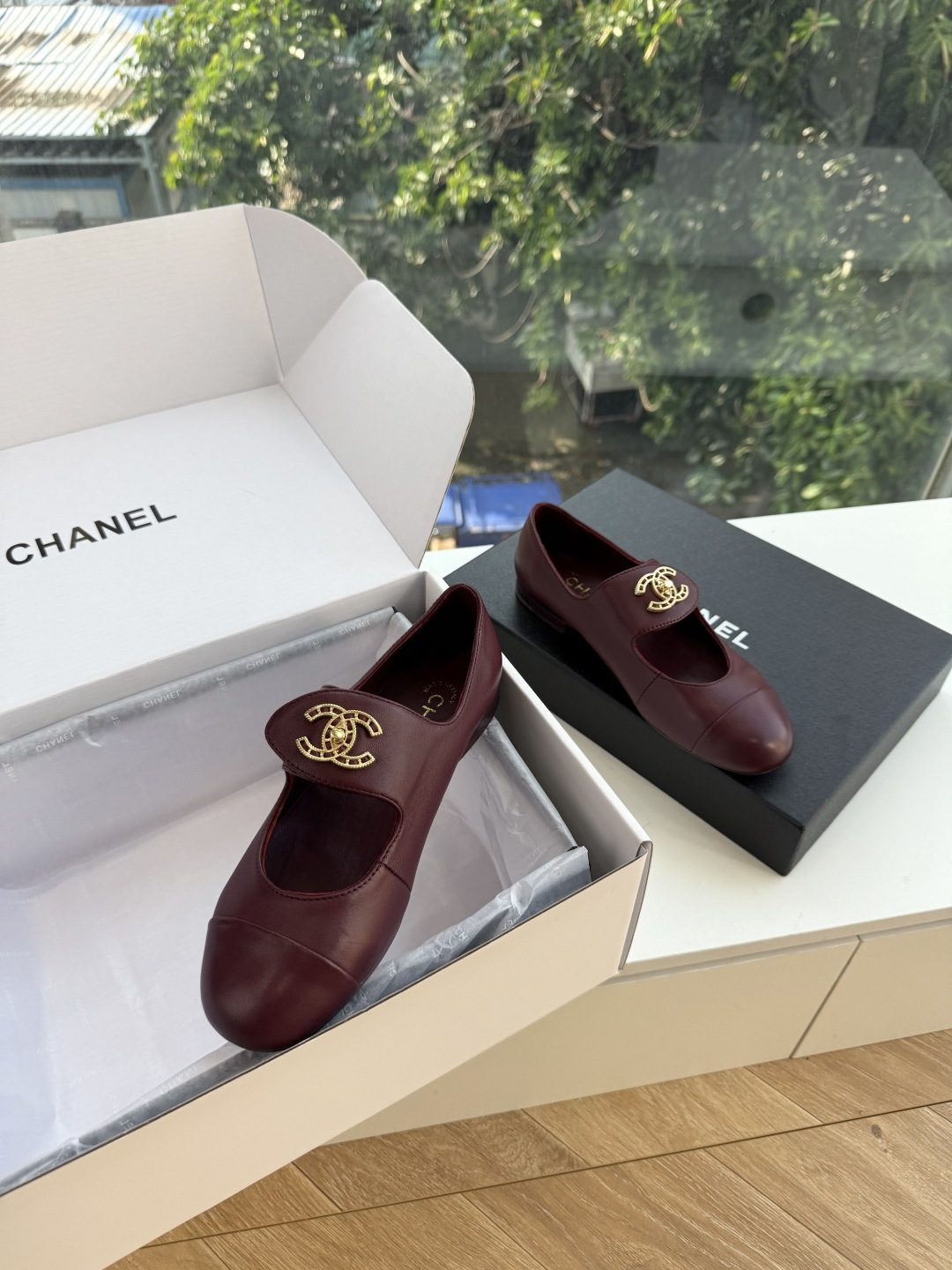 G027带飞机盒Chane*26ss夏季新款玛丽珍单鞋 温柔名媛的氛围感缓缓蔓延,圆润鞋头搭配精巧的小蝴蝶结,撞色方头贴 G027带飞机盒Chane*26ss夏季新款玛丽珍单鞋 温柔名媛的氛围感缓缓蔓延,圆润鞋头搭配精巧的小蝴蝶结,撞色方头贴