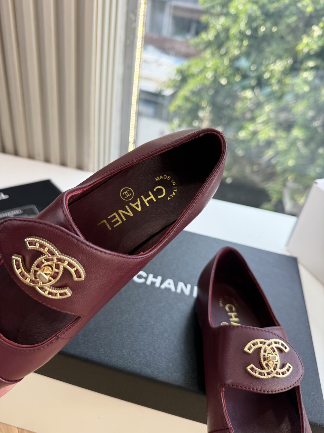 G027带飞机盒Chane*26ss夏季新款玛丽珍单鞋 温柔名媛的氛围感缓缓蔓延,圆润鞋头搭配精巧的小蝴蝶结,撞色方头贴 G027带飞机盒Chane*26ss夏季新款玛丽珍单鞋 温柔名媛的氛围感缓缓蔓延,圆润鞋头搭配精巧的小蝴蝶结,撞色方头贴