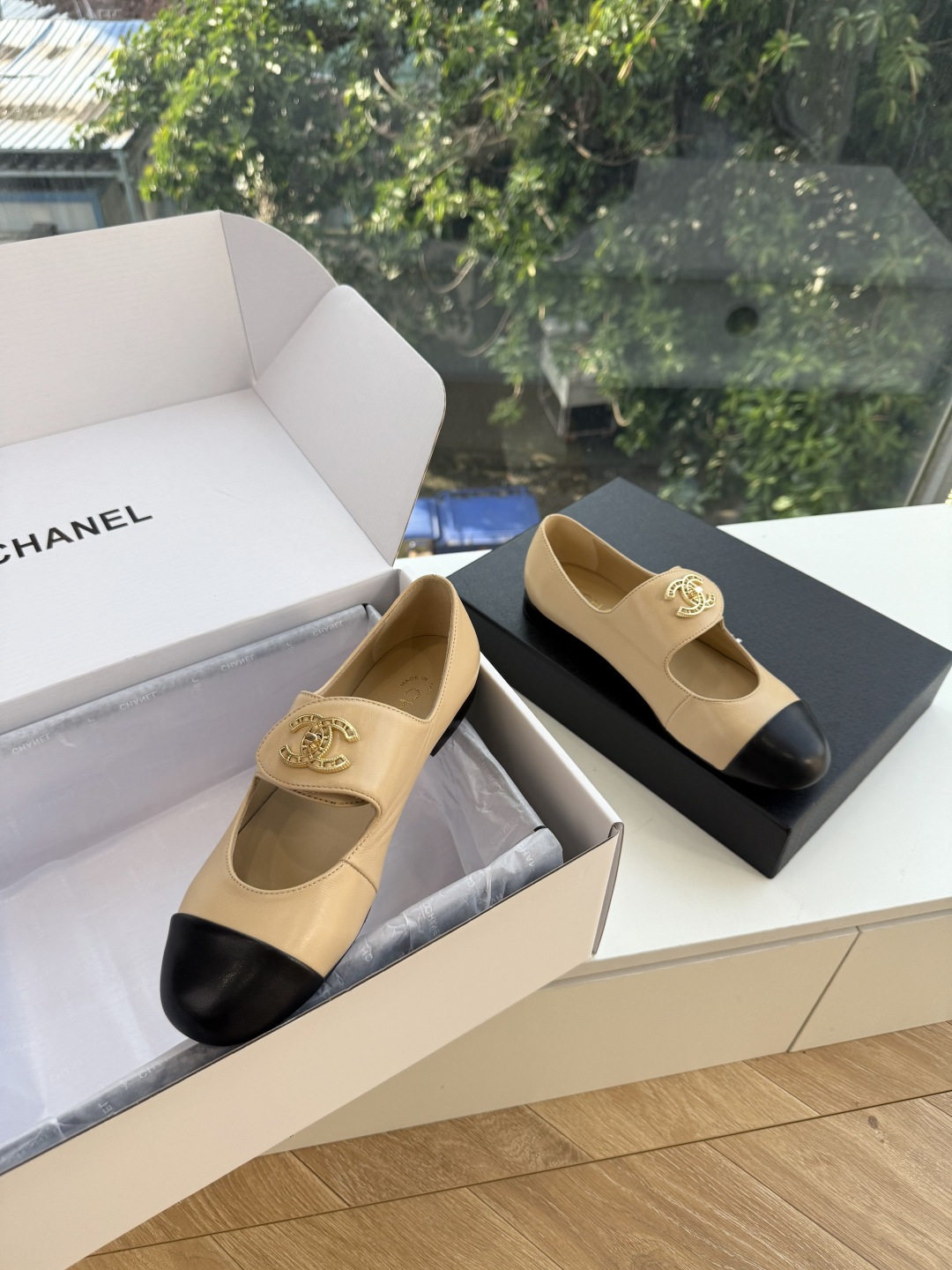 G027带飞机盒Chane*26ss夏季新款玛丽珍单鞋 温柔名媛的氛围感缓缓蔓延，圆润鞋头搭配精巧的小蝴蝶结，撞色方头贴