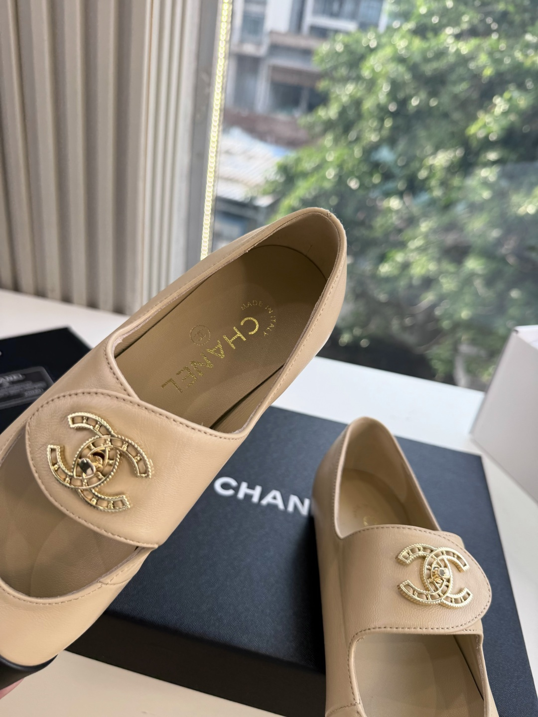 G027带飞机盒Chane*26ss夏季新款玛丽珍单鞋 温柔名媛的氛围感缓缓蔓延，圆润鞋头搭配精巧的小蝴蝶结，撞色方头贴