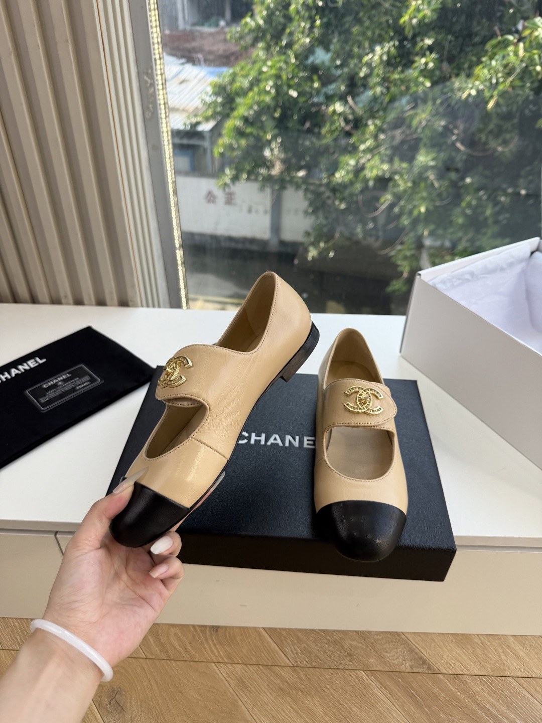 G027带飞机盒Chane*26ss夏季新款玛丽珍单鞋 温柔名媛的氛围感缓缓蔓延，圆润鞋头搭配精巧的小蝴蝶结，撞色方头贴
