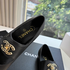 G027带飞机盒Chane*26ss夏季新款玛丽珍单鞋 温柔名媛的氛围感缓缓蔓延,圆润鞋头搭配精巧的小蝴蝶结,撞色方头贴 G027带飞机盒Chane*26ss夏季新款玛丽珍单鞋 温柔名媛的氛围感缓缓蔓延,圆润鞋头搭配精巧的小蝴蝶结,撞色方头贴