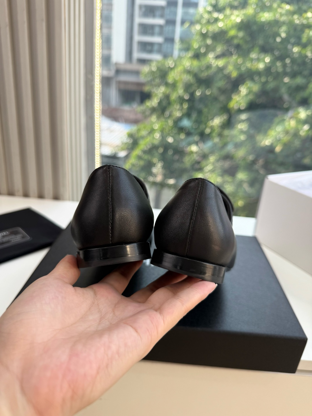 G027带飞机盒Chane*26ss夏季新款玛丽珍单鞋 温柔名媛的氛围感缓缓蔓延,圆润鞋头搭配精巧的小蝴蝶结,撞色方头贴 G027带飞机盒Chane*26ss夏季新款玛丽珍单鞋 温柔名媛的氛围感缓缓蔓延,圆润鞋头搭配精巧的小蝴蝶结,撞色方头贴