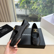 G027带飞机盒Chane*26ss夏季新款玛丽珍单鞋 温柔名媛的氛围感缓缓蔓延,圆润鞋头搭配精巧的小蝴蝶结,撞色方头贴 G027带飞机盒Chane*26ss夏季新款玛丽珍单鞋 温柔名媛的氛围感缓缓蔓延,圆润鞋头搭配精巧的小蝴蝶结,撞色方头贴