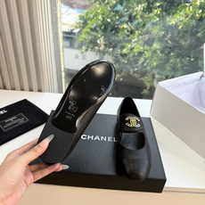 G027带飞机盒Chane*26ss夏季新款玛丽珍单鞋 温柔名媛的氛围感缓缓蔓延,圆润鞋头搭配精巧的小蝴蝶结,撞色方头贴 G027带飞机盒Chane*26ss夏季新款玛丽珍单鞋 温柔名媛的氛围感缓缓蔓延,圆润鞋头搭配精巧的小蝴蝶结,撞色方头贴