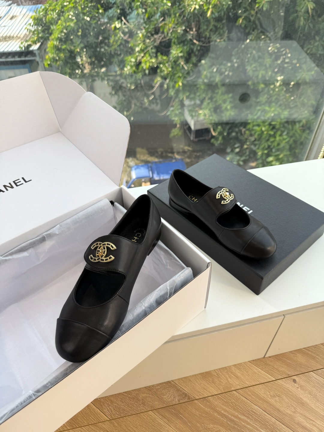 G027带飞机盒Chane*26ss夏季新款玛丽珍单鞋 温柔名媛的氛围感缓缓蔓延,圆润鞋头搭配精巧的小蝴蝶结,撞色方头贴 G027带飞机盒Chane*26ss夏季新款玛丽珍单鞋 温柔名媛的氛围感缓缓蔓延,圆润鞋头搭配精巧的小蝴蝶结,撞色方头贴