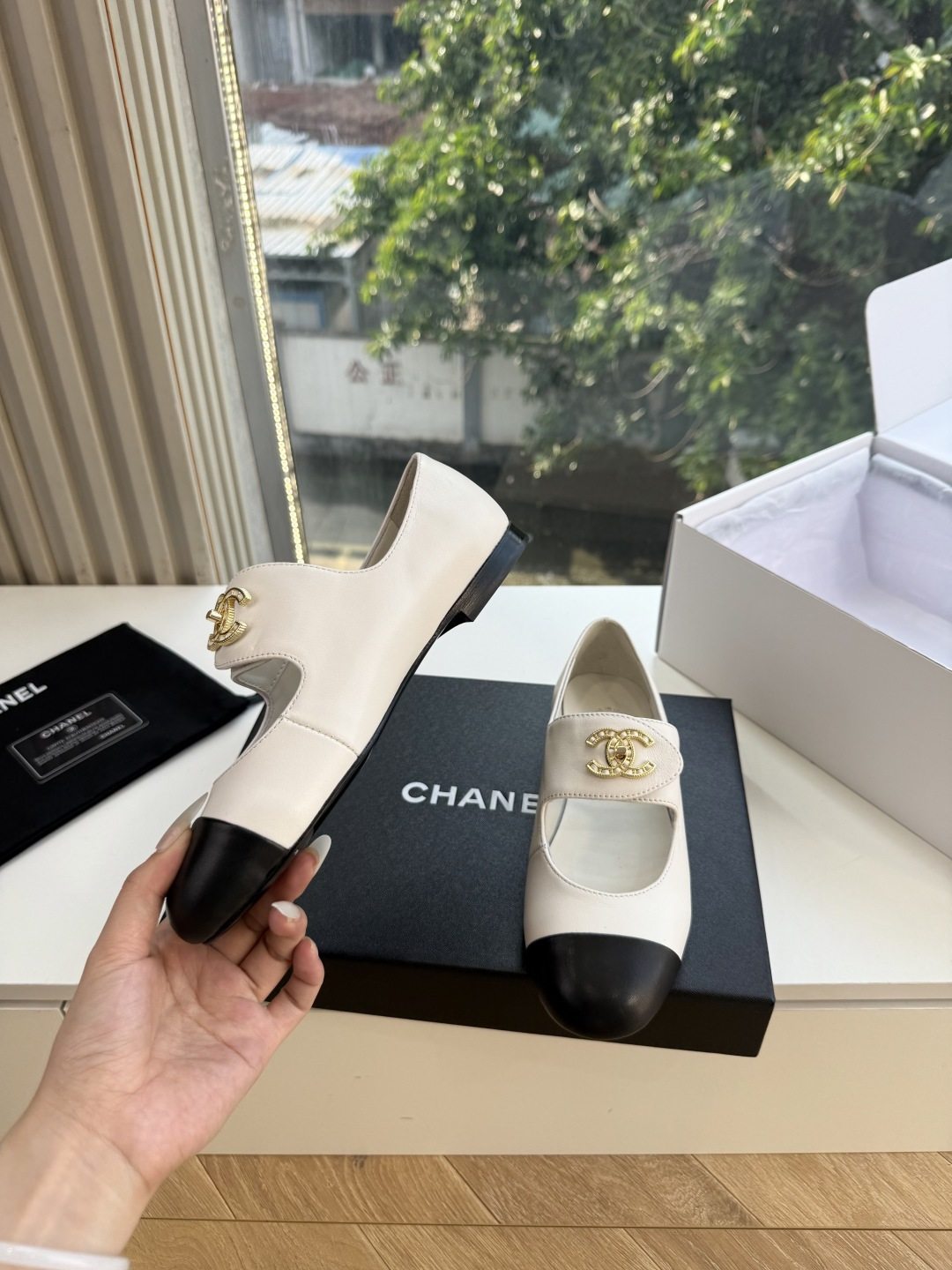 G027带飞机盒Chane*26ss夏季新款玛丽珍单鞋 温柔名媛的氛围感缓缓蔓延，圆润鞋头搭配精巧的小蝴蝶结，撞色方头贴