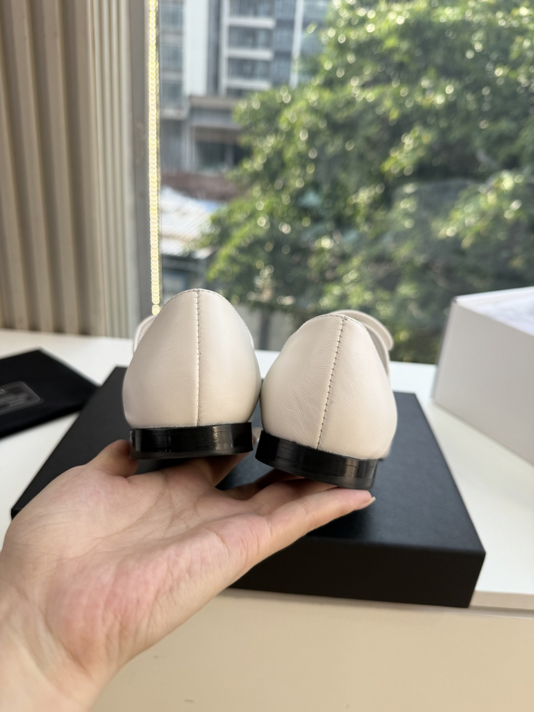 G027带飞机盒Chane*26ss夏季新款玛丽珍单鞋 温柔名媛的氛围感缓缓蔓延，圆润鞋头搭配精巧的小蝴蝶结，撞色方头贴