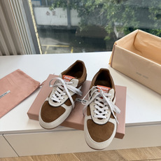 所见即所得G261miumiu缪缪新款走秀MiuMiu 德训 休闲鞋秀场工艺来自Miu Miu系列的细节特写 新季的潮流 所见即所得G261miumiu缪缪新款走秀MiuMiu 德训 休闲鞋秀场工艺来自Miu Miu系列的细节特写 新季的潮流