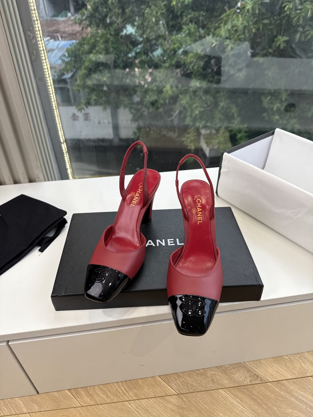 G238Chane*26ss新款玛丽珍单鞋高跟鞋凉鞋 温柔名媛的氛围感缓缓蔓延，圆润鞋头搭配精巧的小蝴蝶结，撞色方头贴标